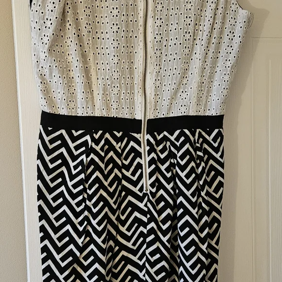 Dress - Picture 2 of 4